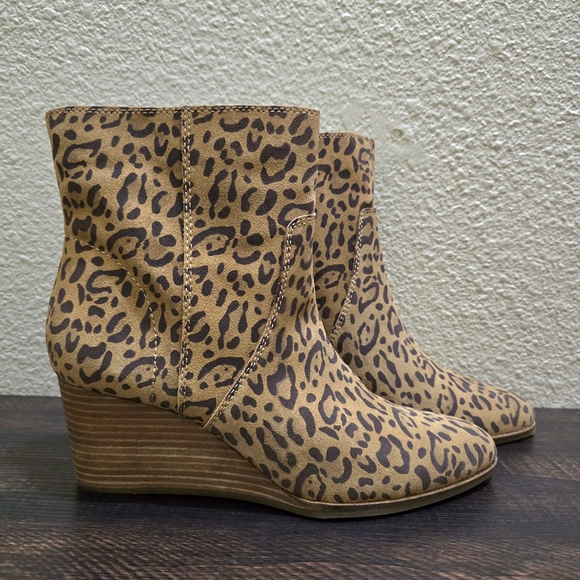 Lucky Brand Leopard Print Women's‎ Brown Wedge Ankle Boots New Size 9.5 - Picture 1 of 6